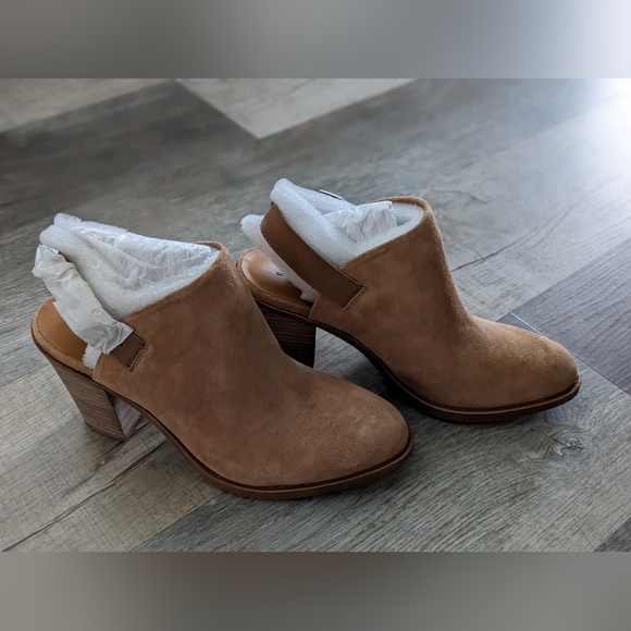 Brand NEW in box Lucky Brand Tan Oiled Suede Mules Size 8.5 NIB - Picture 2 of 6
